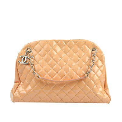 Lot 13 - CHANEL MADEMOISELLE SHOULDER BAG IN PINK PATENT LEATHER 2012 - 2013