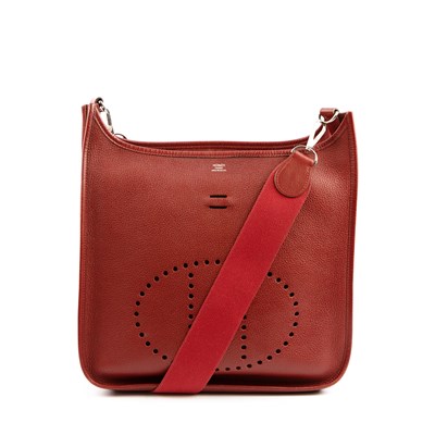 Lot 20 - HERMES CLEMENCE EVELYNE II GM BAG IN BURGUNDY