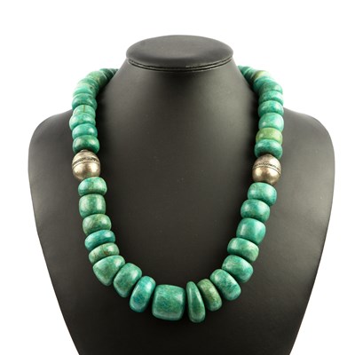 Lot 294 - A TURQUOISE SINGLE STRAND BEAD NECKLACE