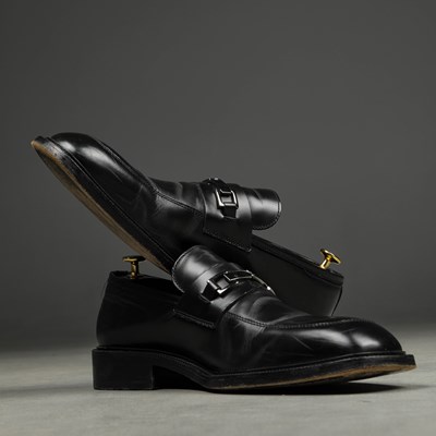 Lot 96 - GUCCI BLACK LEATHER LOAFERS - 46.5 E