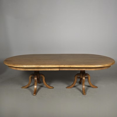 Lot 781 - DINING TABLE