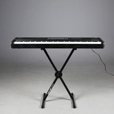 Lot 720 - KORG KEYBOARD