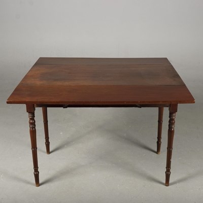 Lot 714 - PEMBROKE TABLE