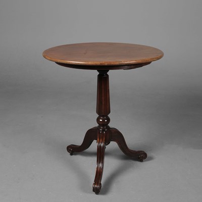 Lot 300 - OCCASIONAL TABLE