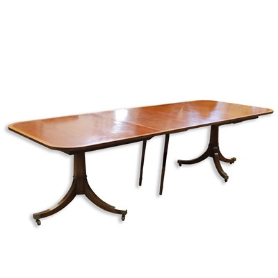 Lot 429 - DINING TABLE