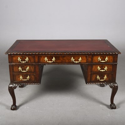 Lot 432 - EARLY 20TH CENTURY MAHOGANY DESK
