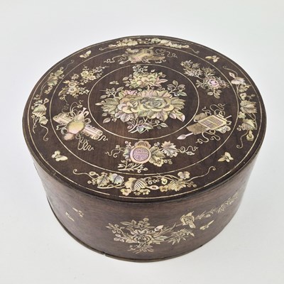 Lot 162 - CIRCULAR ASIAN BOX