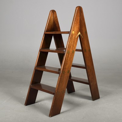 Lot 346 - FOLDING STEPS