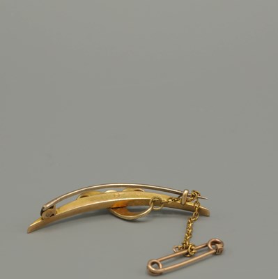 Lot 262 - FOUR VARIOUS GOLD BROOCHES
