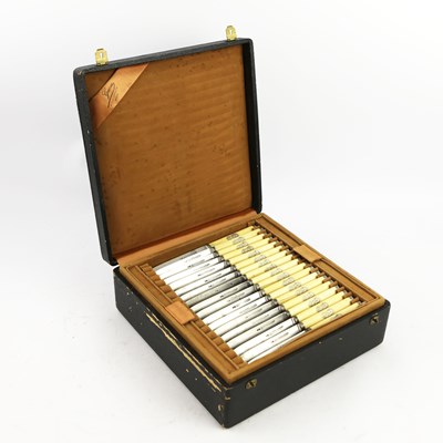Lot 338 - CH. GUERRE A LANGRES PARIS BOXED SET OF KNIVES.