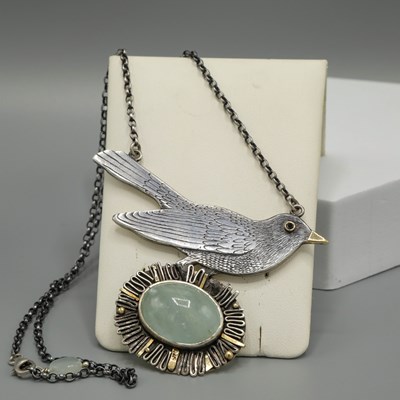 Lot 316 - A SILVER BIRD PENDANT NECKLACE