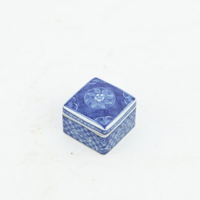 Lot 216 - A CHINESE BLUE AND WHITE LIDDED INKBOX.