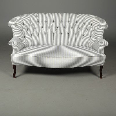Lot 546 - NAPOLEON III MAHOGANY CANAPE