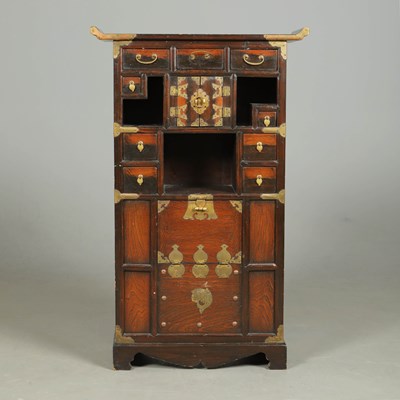 Lot 369 - A SMALL JAPANESE STYLE COLLECTORS CABINET