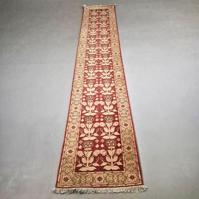Lot 427 - ARTS AND CRAFTS DESIGN RUNNER.