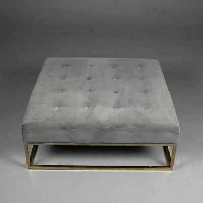 Lot 112 - FOOTSTOOL.