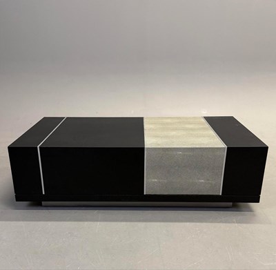 Lot 218 - COFFEE TABLE.