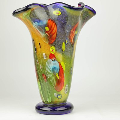 Lot 292 - MURANO STYLE GLASS VASE.