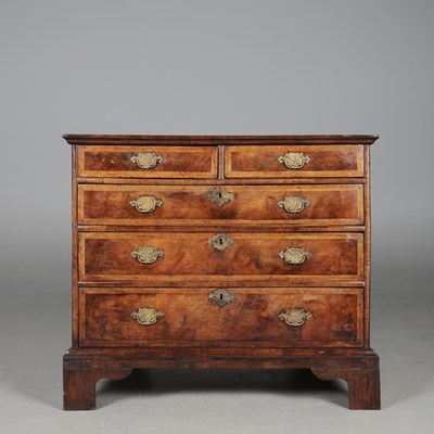 Lot 276 - QUEEN ANNE WALNUT CHEST
