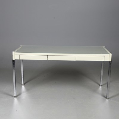 Lot 120 - VINTAGE DESK.