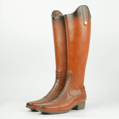 Lot 241 - FAUX RIDING BOOTS FORM STICK STAND.
