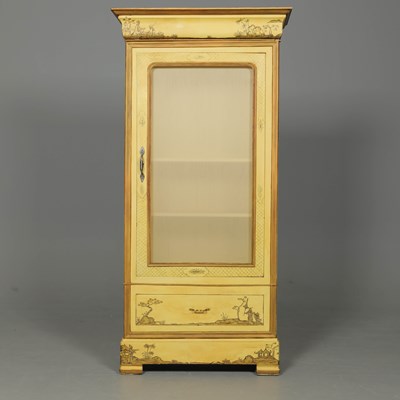 Lot 405 - CHINOISERIE CABINET