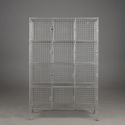 Lot 289 - CHANGING ROOM LOCKERS.