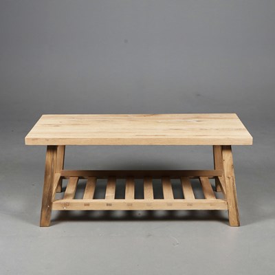 Lot 272 - COUNTRY HOUSE STYLE COFFEE TABLE.