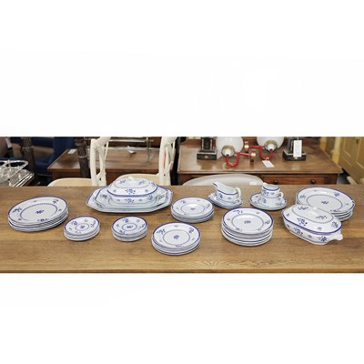 Lot 200 - A COPELANDS SPODE 'GLOUCESTER' DINNER SERVICE.