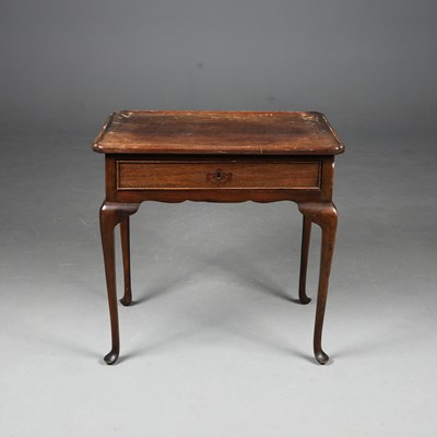 Lot 422 - SILVER/CENTRE TABLE.