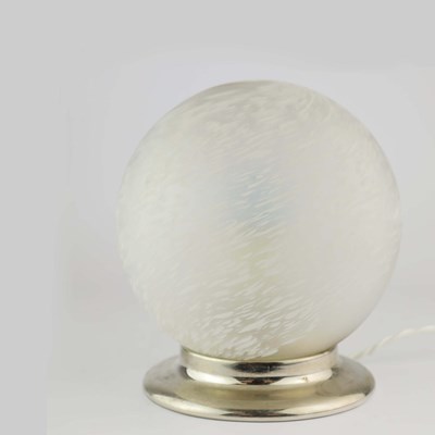 Lot 402 - 1980s ITALIAN MURANO SWIRL GLASS TABLE LAMP.