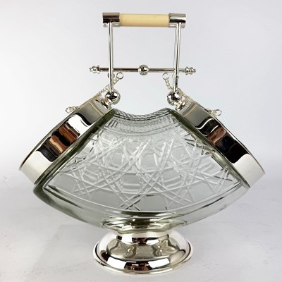 Lot 270 - BISCUIT BARREL.
