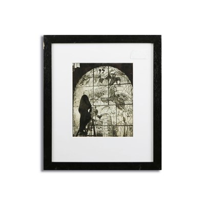 Lot 93 - JACQUES SIMON. MARC CHAGALL BEFORE THE WINDOWS DESIGNED FOR THE SYNAGOGUE AT THE HADDASH MEDICAL CENTRE JERUSALEM. (d)