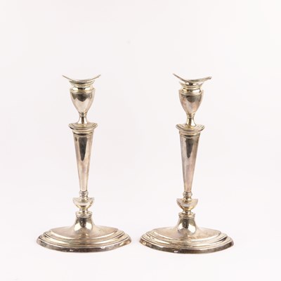 Lot 201 - A PAIR OF GOLDSMITH & SILVERSMITH SILVER CANDLESTICKS. (2)