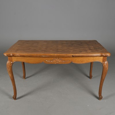 Lot 392 - DINING TABLE