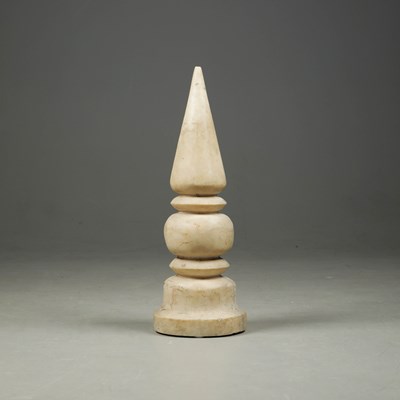 Lot 820 - STONE FINIAL