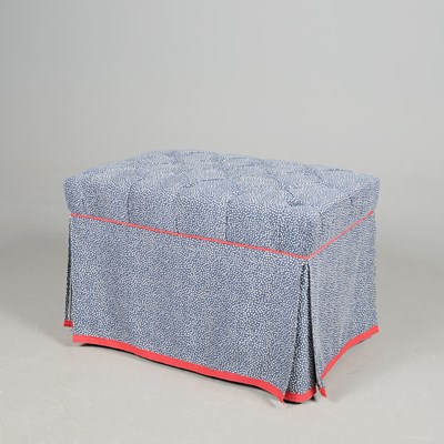 Lot 793 - BUTTONED FOOTSTOOL