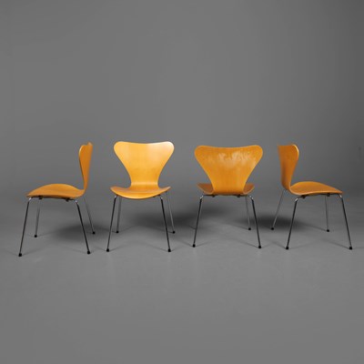 Lot 23 - SET OF FOUR ARNE JACOBSEN SERIES 7 DINING CHAIRS FOR FRITZ HANSEN.