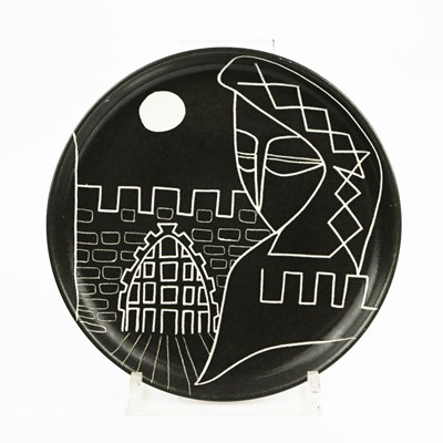 Lot 156 - 1950s TIGO WARE CERAMIC PLATE BY TIBOR REICH (1916-1996) FOR DENBY POTTERY.