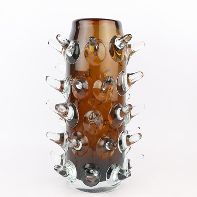 Lot 116 - A MID-CENTURY MURANO BRUTALIST AMBER SPIKE VASE.