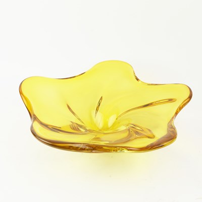 Lot 117 - A MURANO CENTERPIECE BOWL.