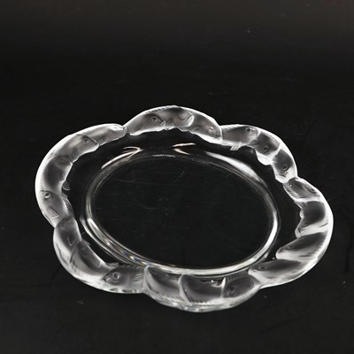 Lot 354 - A LALIQUE GLASS DISH WITH FISH BORDER.
