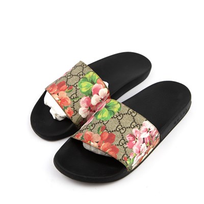 Lot 103 - A PAIR OF GUCCI BLOOM SUPREME FLORAL SLIDES - SIZE 7