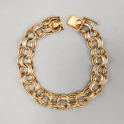 Lot 197 - A 14CT GOLD BRACELET.