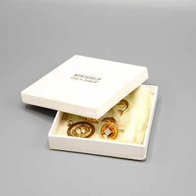 Lot 200 - A COLLECTION OF GOLD PENDANTS AND EARRING. (6).