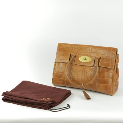 Lot 51 - A MULBERRY BAYSWATER SHOULDER BAG.