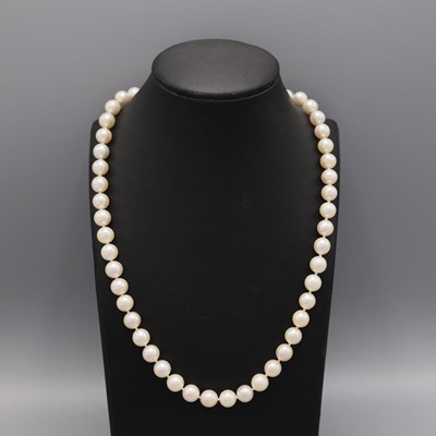 Lot 330 - A PEARL SINGLE STRAND CHOKER NECKLACE