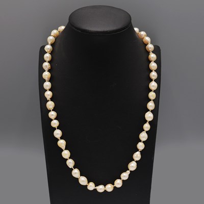 Lot 263 - AN EARLY 20TH CENTURY CHOKER PEARL NECKLACE