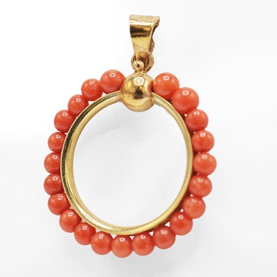 Lot 331 - AN 18CT GOLD CORAL SET PENDANT