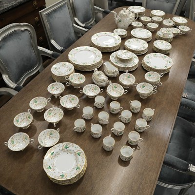 Lot 347 - A TIFFANY & CO. GROSVENOR 'EMERALD' PATTERNED DINNER SERVICE